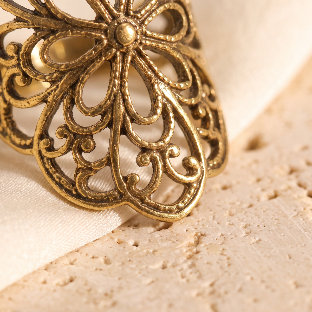 Vintage Filigree Ring - detail - Rose & Giovanni