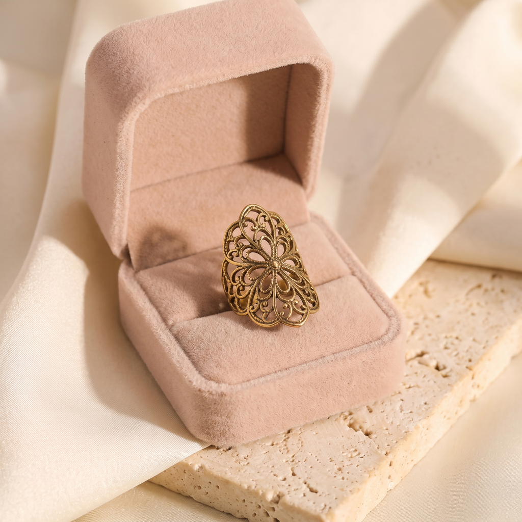 Vintage Filigree Ring - gift box - Rose & Giovanni