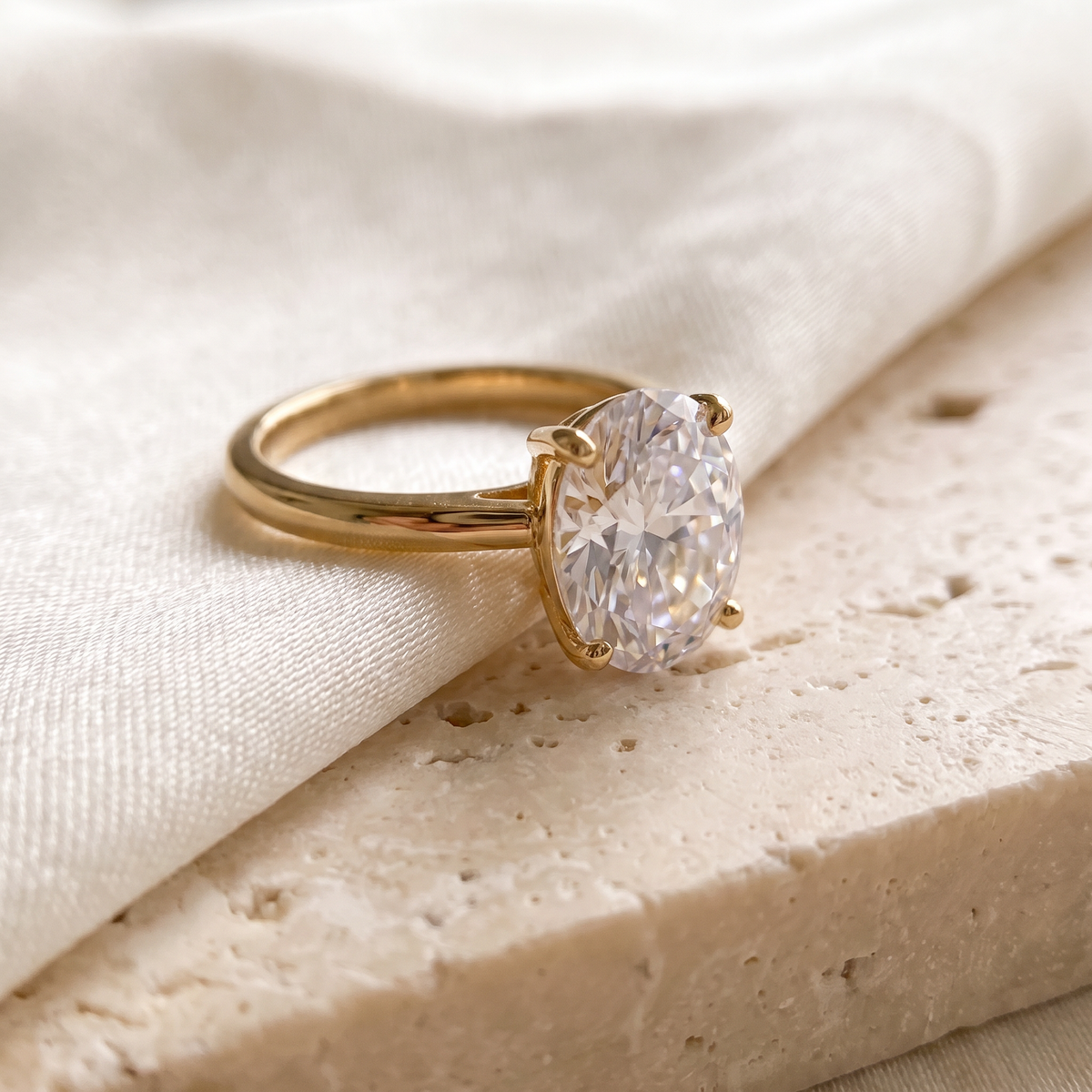 Ovale Solitaire Ring - detail - Rose & Giovanni