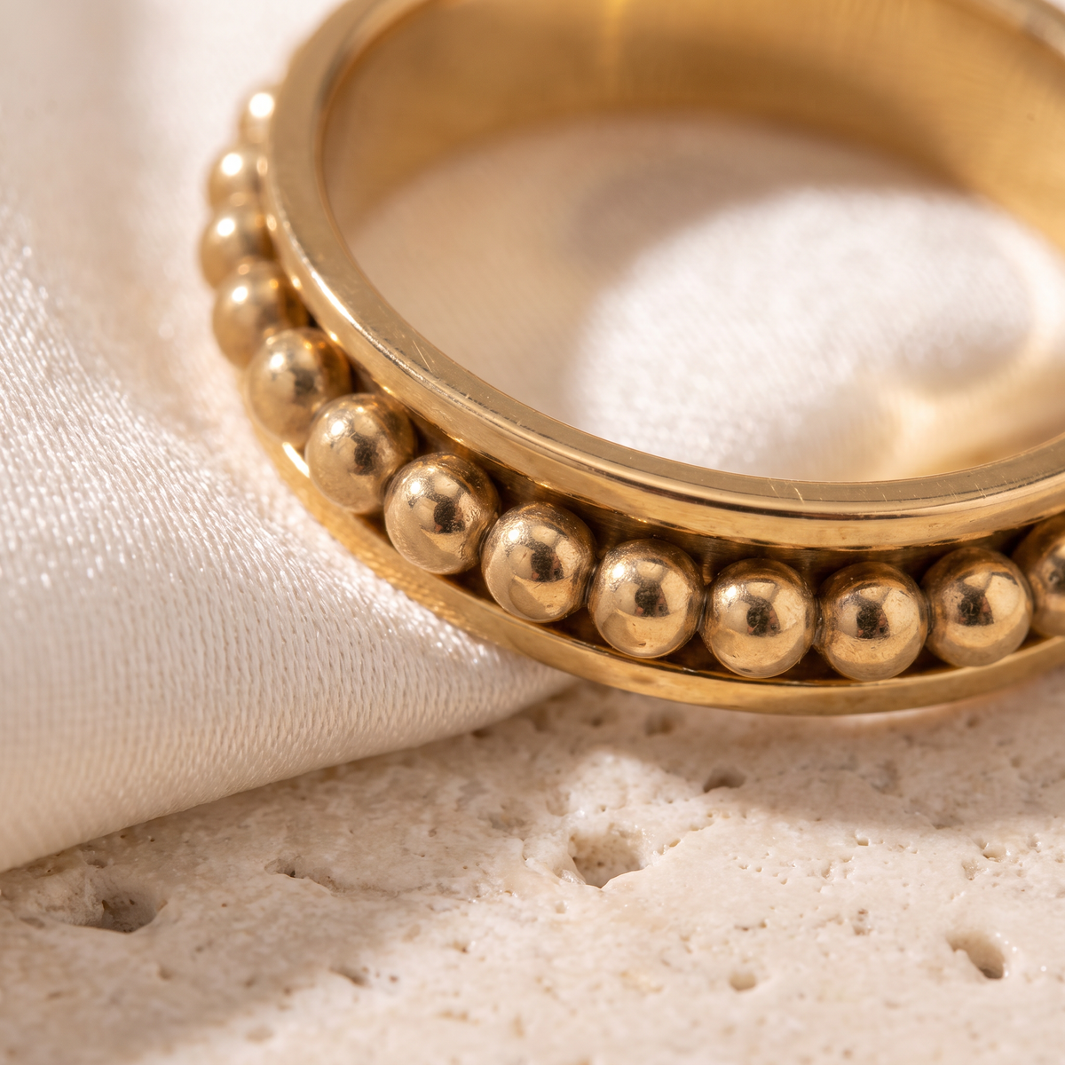 Calma Spinner Ring - detail - Rose & Giovanni