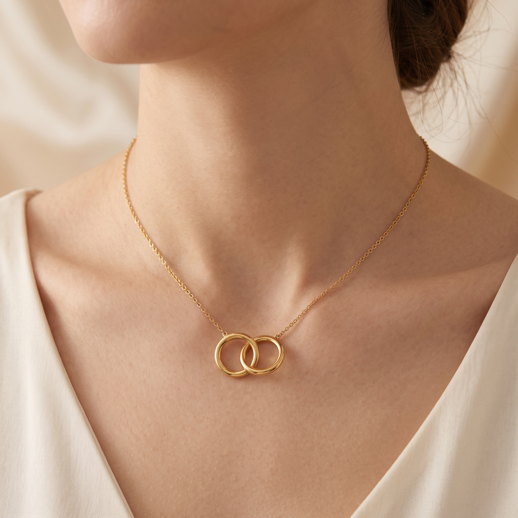 Legame Interlocking Circles Necklace - worn - Rose & Giovanni