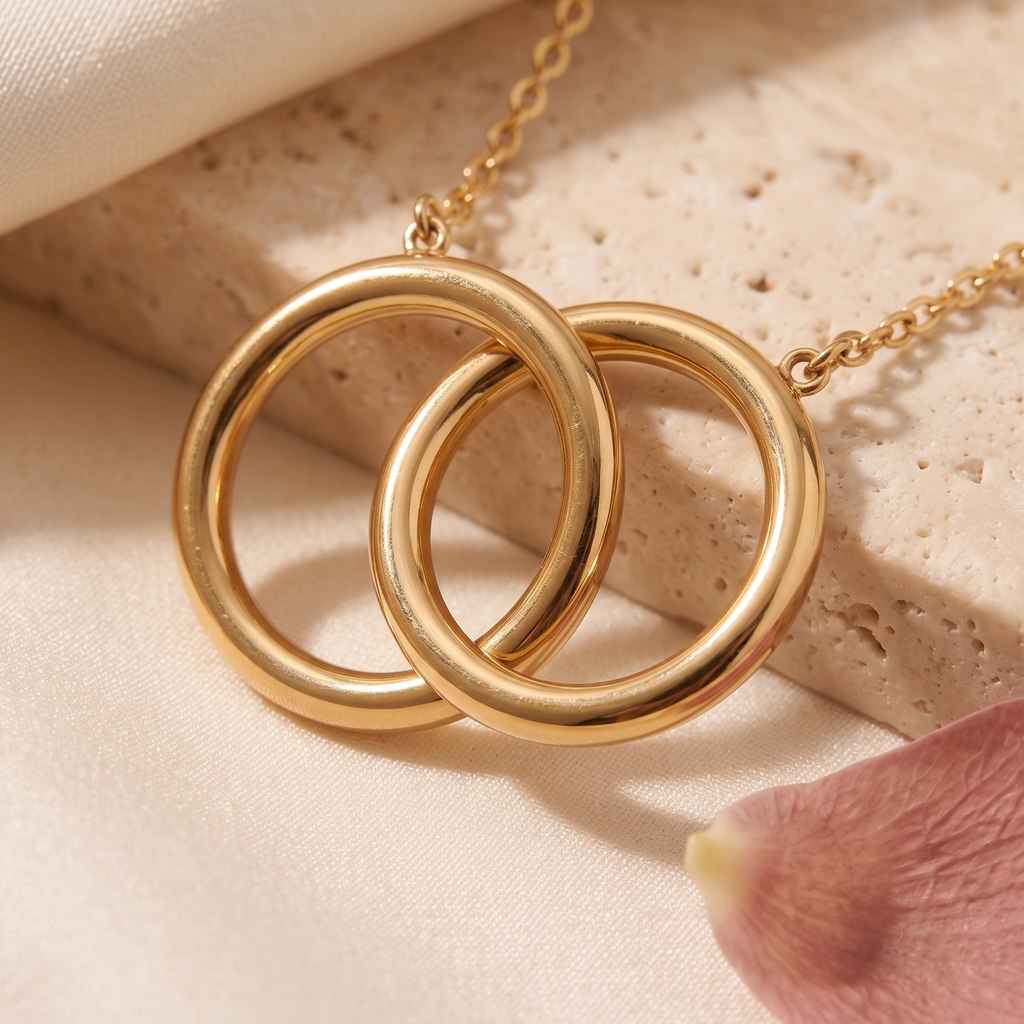 Legame Interlocking Circles Necklace - detail - Rose & Giovanni