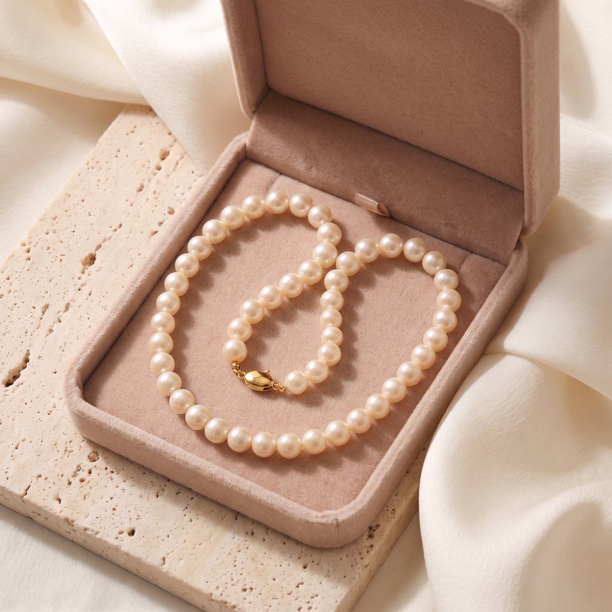 Classica Pearl Necklace - gift box - Rose & Giovanni