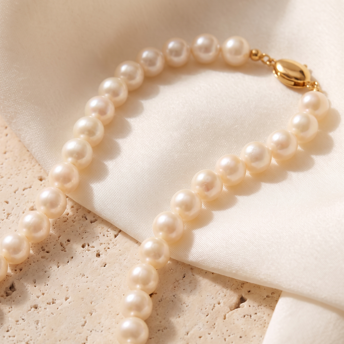 Classica Pearl Necklace - detail - Rose & Giovanni