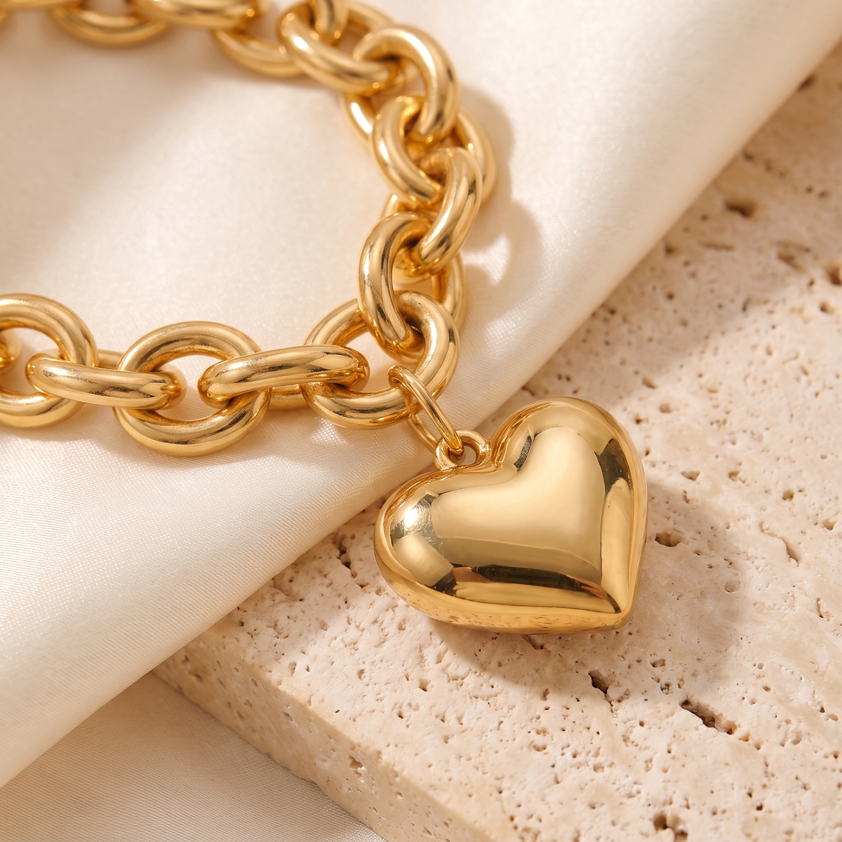 Cuore Chunky Heart Bracelet - detail - Rose & Giovanni