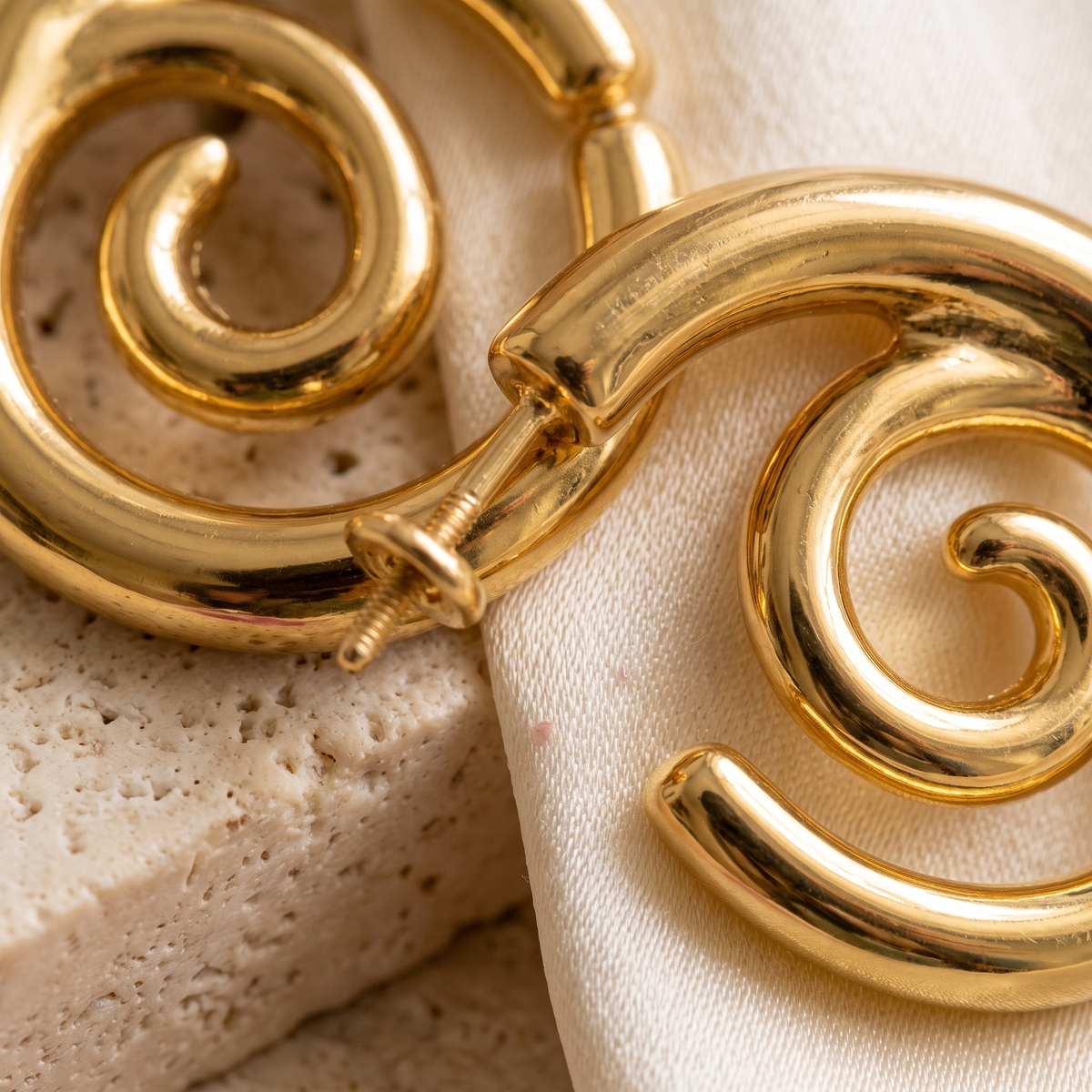 Raggio Spiral Earrings - detail - Rose & Giovanni