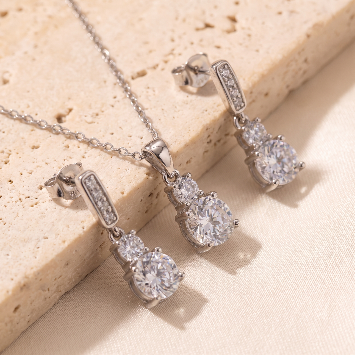 Notte Jewellery Set - detail - Rose & Giovanni