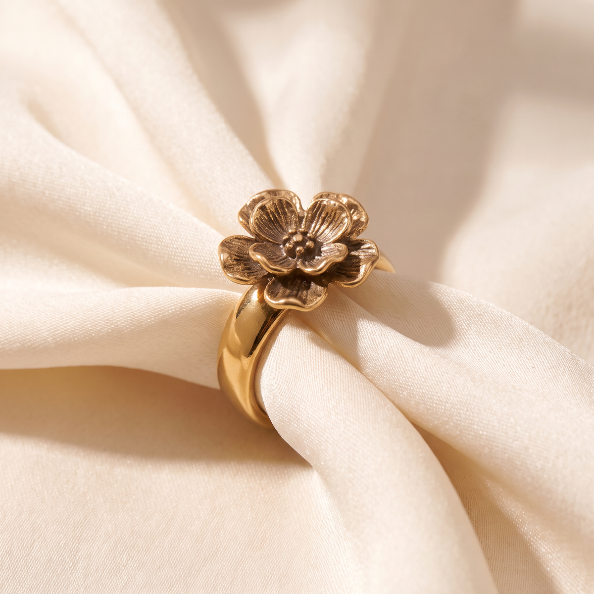 Fiorella Antique Flower Ring - detail - Rose & Giovanni