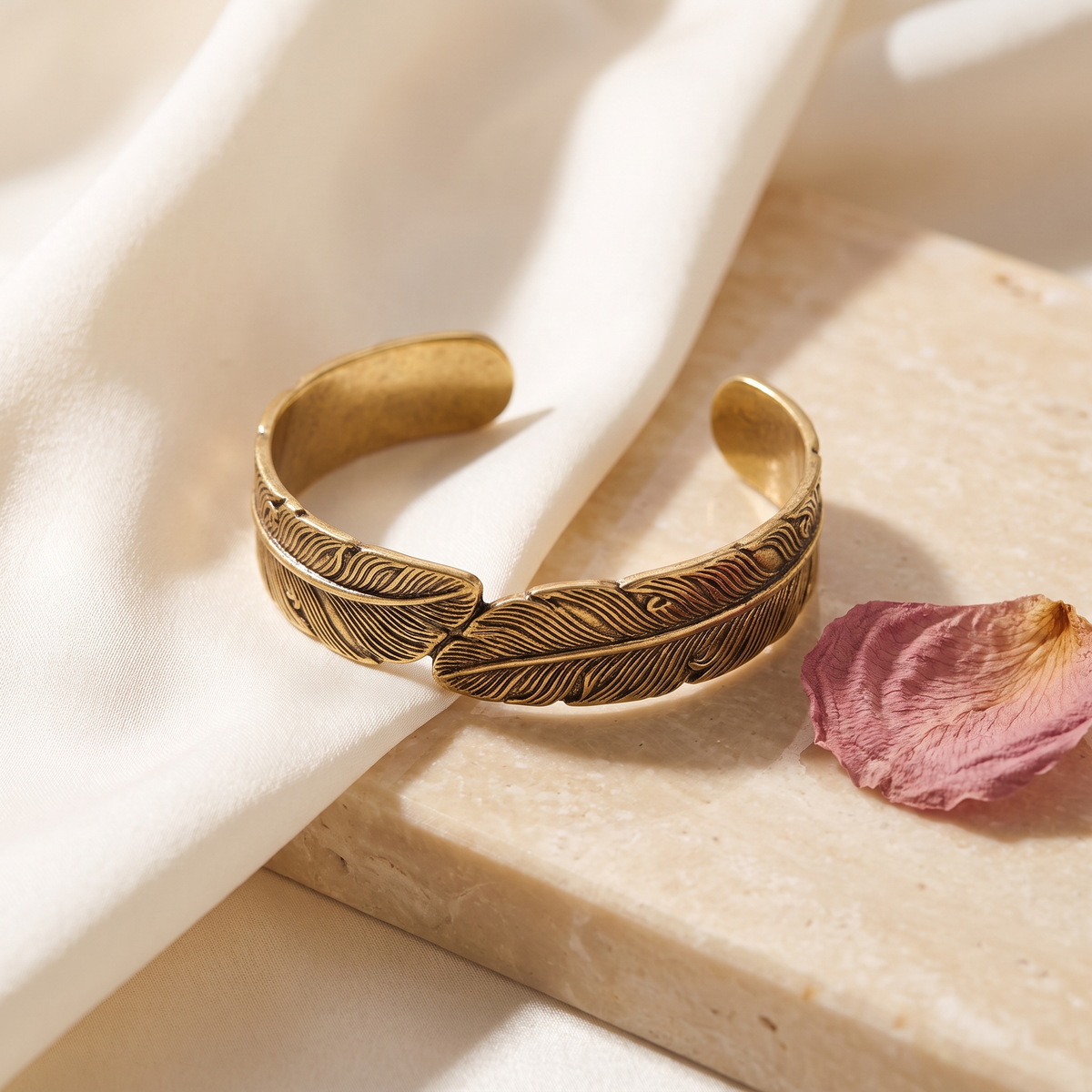 Piuma Feather Cuff - Rose & Giovanni