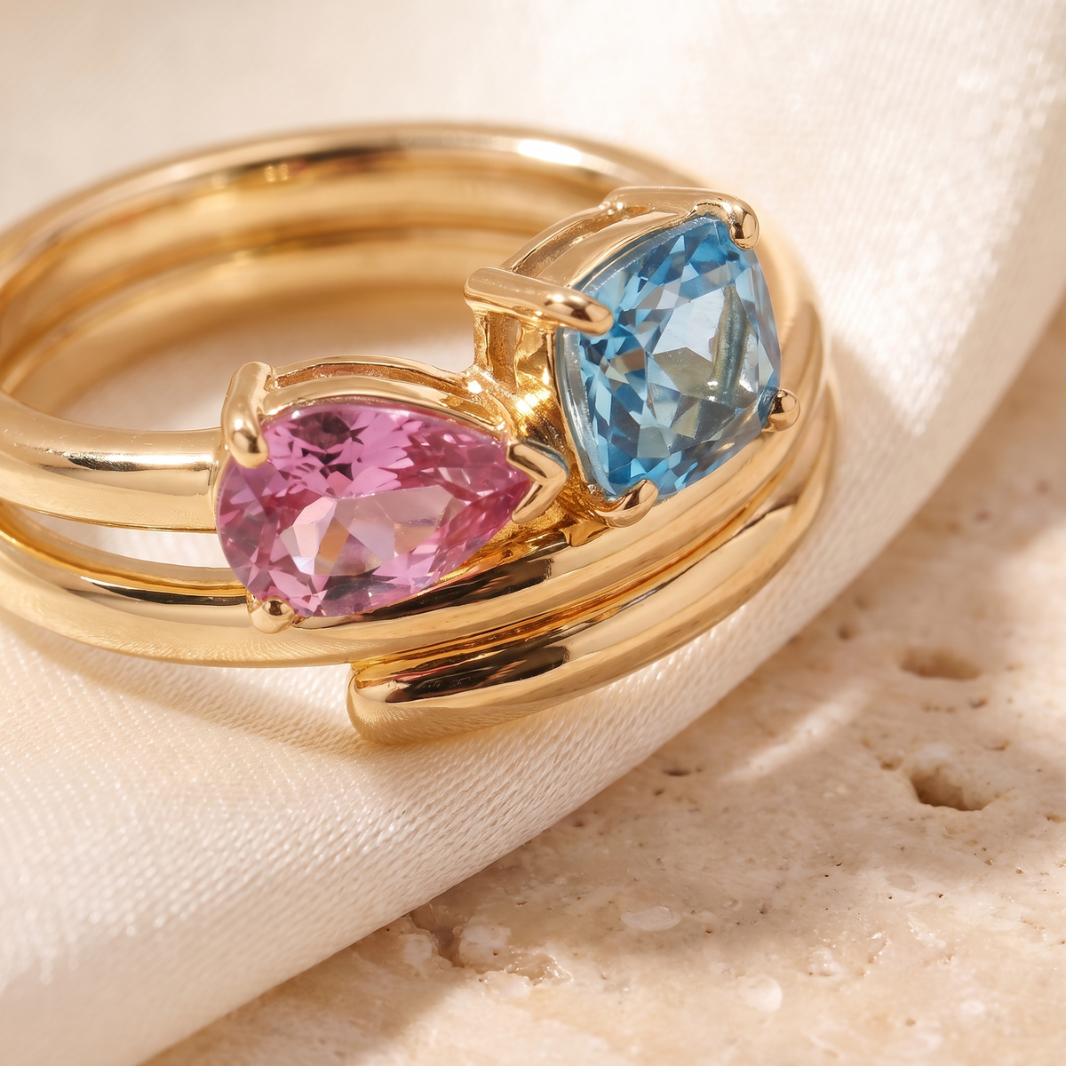 Noi Due Toi et Moi Ring - detail - Rose & Giovanni