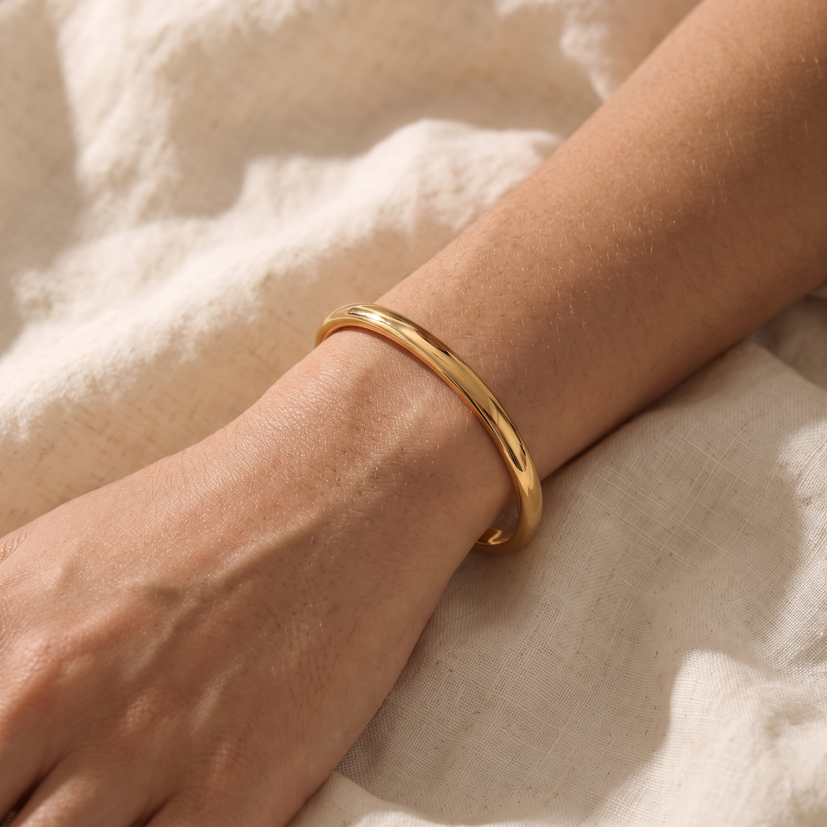 Liscio Open Bangle - worn - Rose & Giovanni