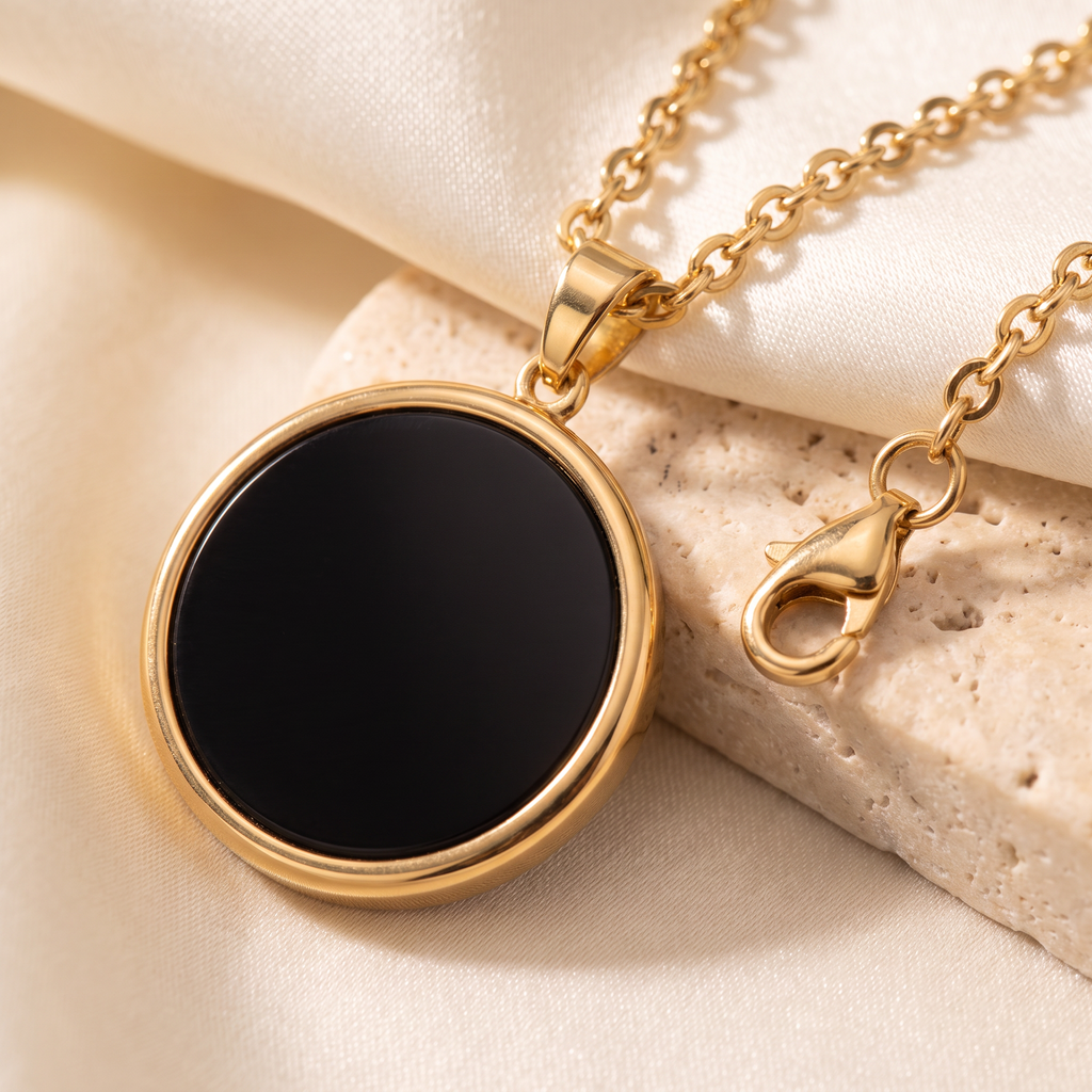 Giovanni Onyx Disc Pendant - detail - Rose & Giovanni
