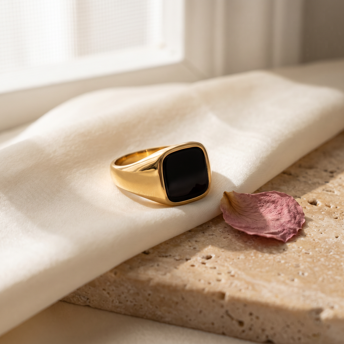 Giovanni Onyx Signet Ring - Rose & Giovanni