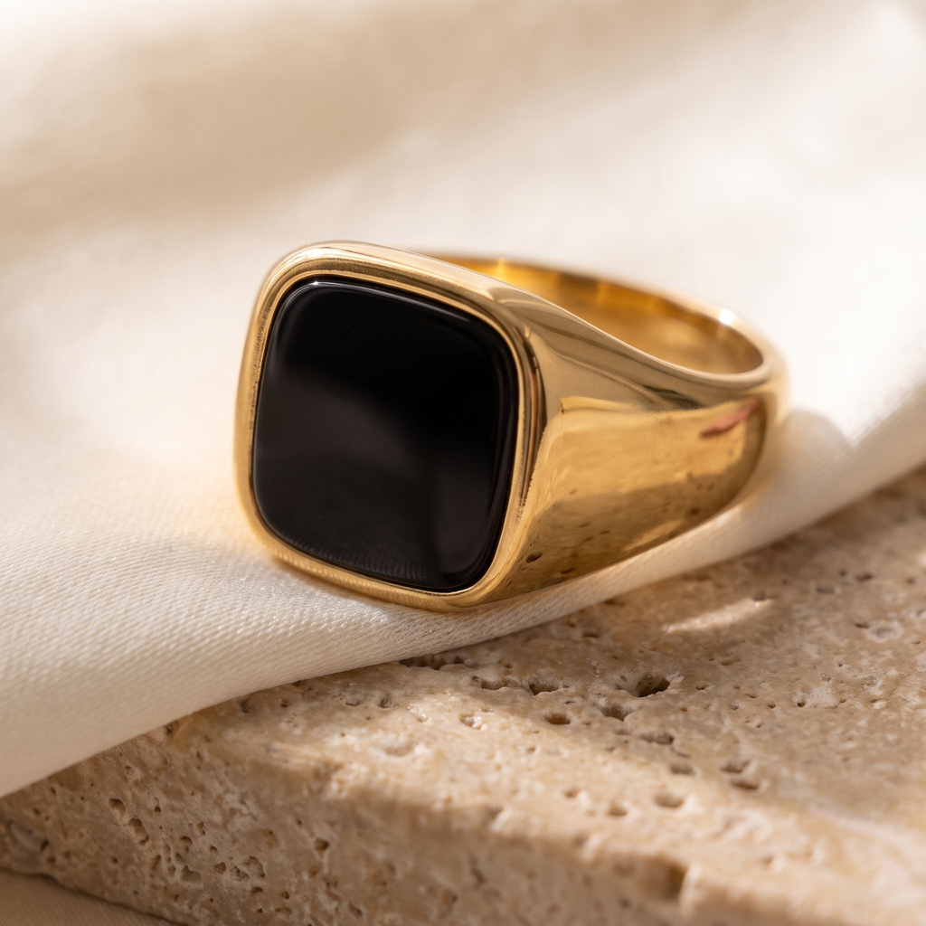 Giovanni Onyx Signet Ring - detail - Rose & Giovanni